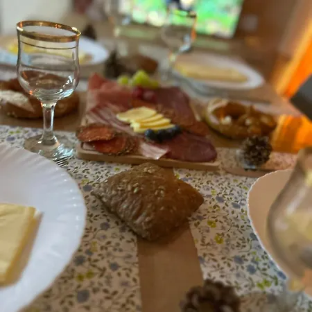 Zuti Cvet, Apartment