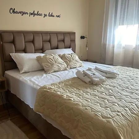 Zuti Cvet, Apartment