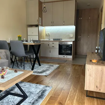 Zuti Cvet, Apartment